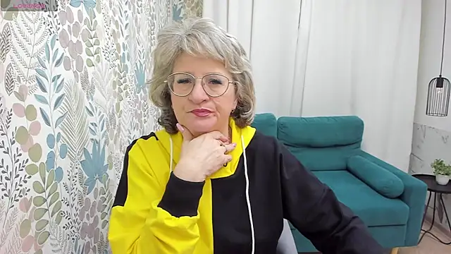 Snapshot of EvelynJoyful chatting on 12/24/24, 05:16 EvelynJoyful online show from 12/24/24, 05:16