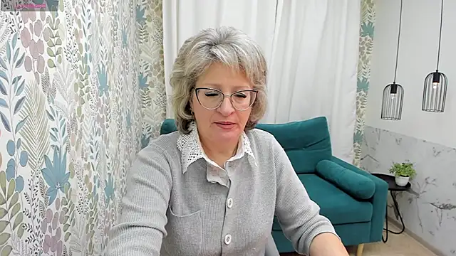 Snapshot of EvelynJoyful chatting on 02/03/25, 05:18 EvelynJoyful online show from 02/03/25, 05:18