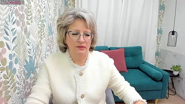 Snapshot of EvelynJoyful chatting on 02/04/25, 05:10 EvelynJoyful online show from 02/04/25, 05:10