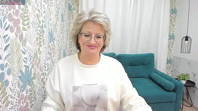 Snapshot of EvelynJoyful chatting on 03/10/25, 11:32 EvelynJoyful online show from 03/10/25, 11:32