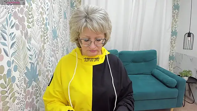 Snapshot of EvelynJoyful chatting on 03/11/25, 05:16 EvelynJoyful online show from 03/11/25, 05:16