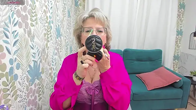 Snapshot of EvelynJoyful chatting on 03/13/25, 11:51 EvelynJoyful online show from 03/13/25, 11:51