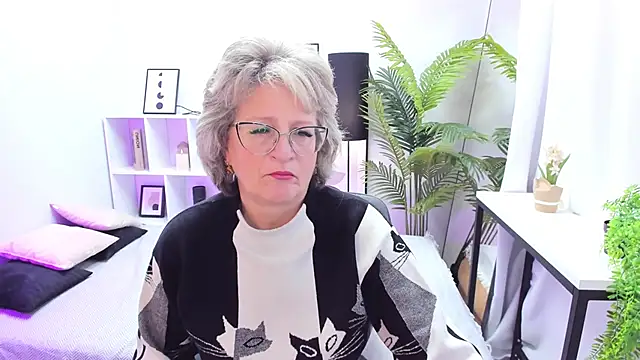 Snapshot of EvelynJoyful chatting on 10/24/25, 05:15 EvelynJoyful online show from 10/24/25, 05:15