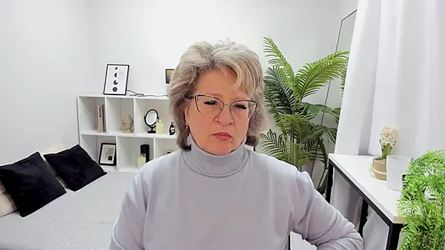 Snapshot of EvelynJoyful chatting on 11/26/25, 05:08 EvelynJoyful online show from 11/26/25, 05:08