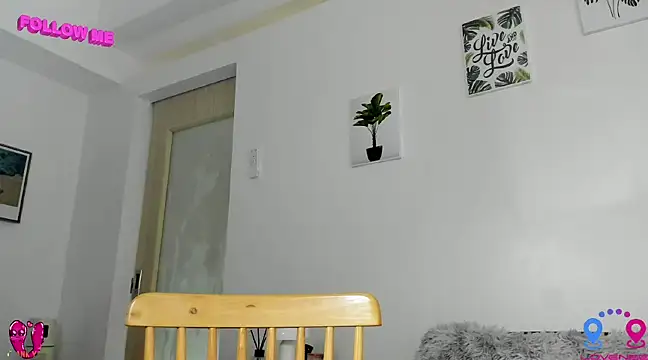 Snapshot of hottycrishina chatting on 03/08/25, 07:27 hottycrishina online show from 03/08/25, 07:27