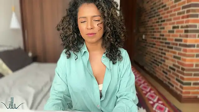 Snapshot of illaroom chatting on 12/06/24, 03:33 illaroom online show from 12/06/24, 03:33