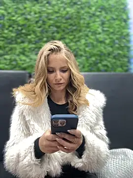 AnastasiaAniess online show from 10/04/25, 06:28