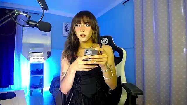 Snapshot of charlottesexxx chatting on 05/04/26, 09:44 charlottesexxx online show from 05/04/26, 09:44