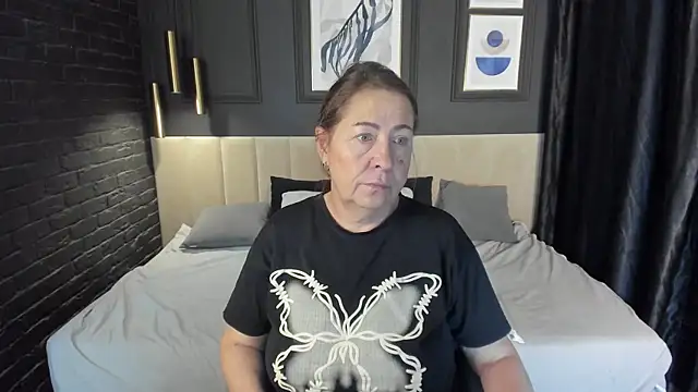 Snapshot of LindaPassionate chatting on 07/10/26, 05:34 LindaPassionate online show from 07/10/26, 05:34