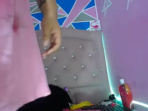 Snapshot of violetaass chatting on 01/05/25, 07:17 violetaass online show from 01/05/25, 07:17