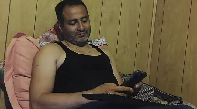 Snapshot of dantehot2020 chatting on 12/23/24, 11:06 dantehot2020 online show from 12/23/24, 11:06