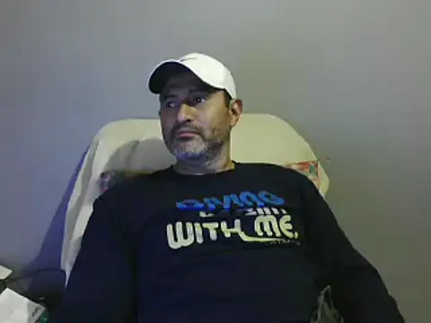 Snapshot of dantehot2020 chatting on 01/05/25, 10:40 dantehot2020 online show from 01/05/25, 10:40