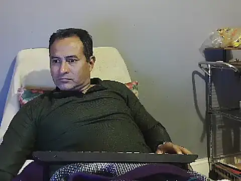 Snapshot of dantehot2020 chatting on 01/12/25, 07:32 dantehot2020 online show from 01/12/25, 07:32