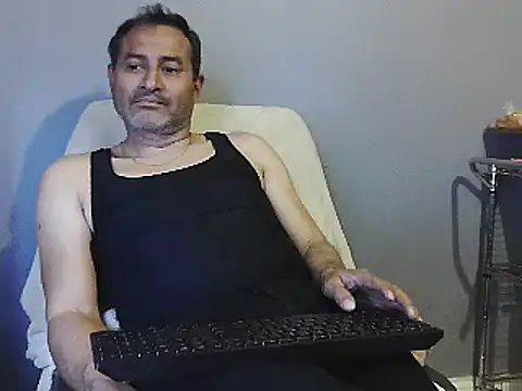 Snapshot of dantehot2020 chatting on 01/17/25, 08:00 dantehot2020 online show from 01/17/25, 08:00