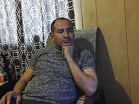 Snapshot of dantehot2020 chatting on 02/02/25, 10:06 dantehot2020 online show from 02/02/25, 10:06