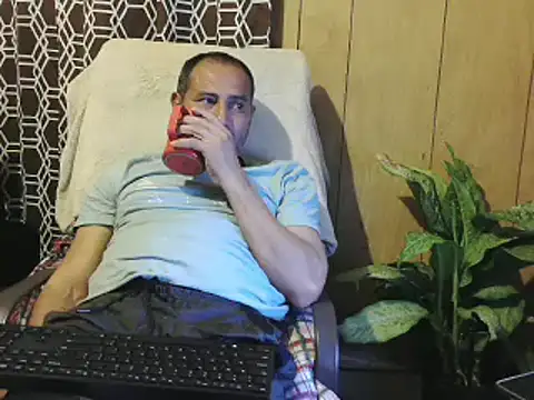 Snapshot of dantehot2020 chatting on 02/12/25, 01:30 dantehot2020 online show from 02/12/25, 01:30