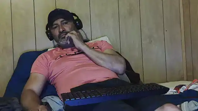 Snapshot of dantehot2020 chatting on 09/17/25, 11:06 dantehot2020 online show from 09/17/25, 11:06