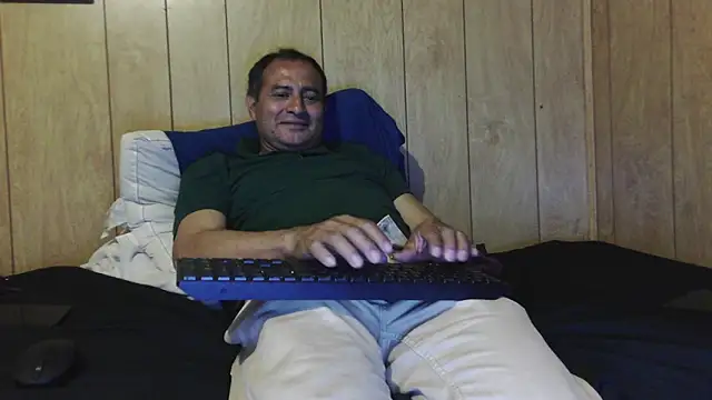 Snapshot of dantehot2020 chatting on 11/28/25, 03:31 dantehot2020 online show from 11/28/25, 03:31