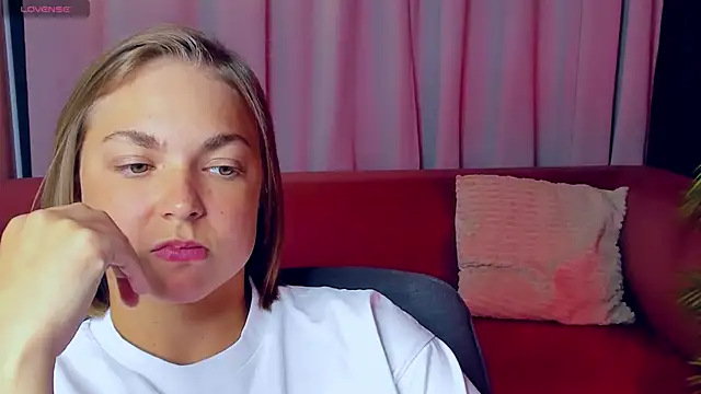 Snapshot of TataArdent chatting on 06/23/26, 08:18 TataArdent online show from 06/23/26, 08:18
