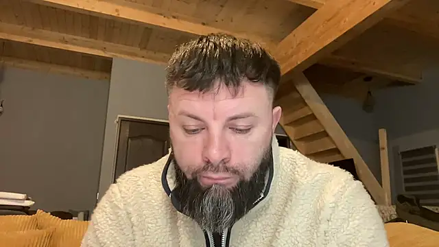 Snapshot of AlphaSparks chatting on 12/17/25, 04:07 AlphaSparks online show from 12/17/25, 04:07