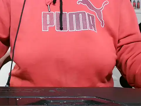 Snapshot of heidi60 chatting on 12/12/24, 10:56 heidi60 online show from 12/12/24, 10:56