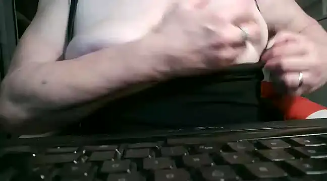 Snapshot of heidi60 chatting on 02/14/25, 03:36 heidi60 online show from 02/14/25, 03:36