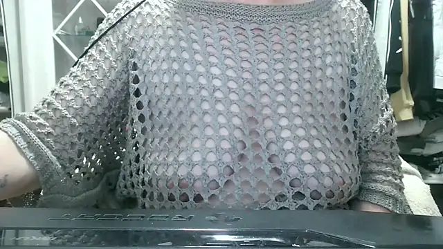 Snapshot of heidi60 chatting on 11/01/25, 05:04 heidi60 online show from 11/01/25, 05:04