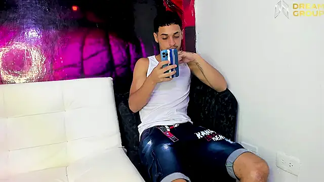 Snapshot of AmazingPartys chatting on 09/17/25, 02:57 AmazingPartys online show from 09/17/25, 02:57