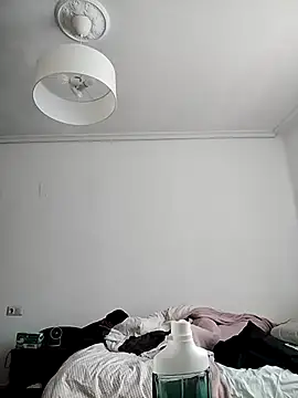 Snapshot of mikeeeeeell chatting on 12/22/25, 10:34 mikeeeeeell online show from 12/22/25, 10:34