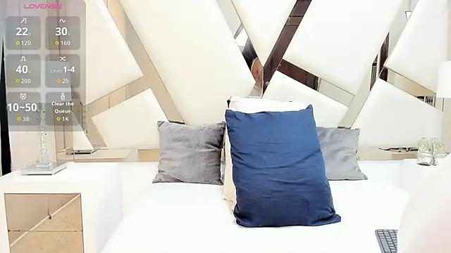 Snapshot of MilfVictoria chatting on 10/11/25, 11:58 MilfVictoria online show from 10/11/25, 11:58