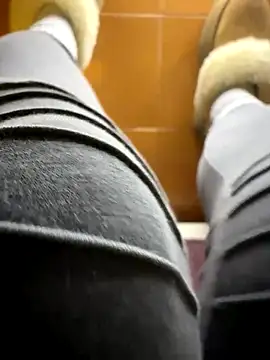 Snapshot of Wet-Pussycat chatting on 12/02/25, 04:35 Wet-Pussycat online show from 12/02/25, 04:35