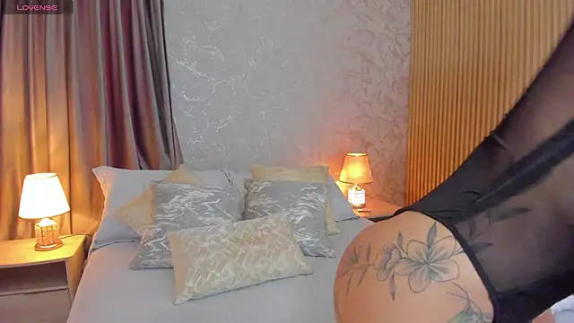 Sarah Stone  online show from 10/18/25, 08:31