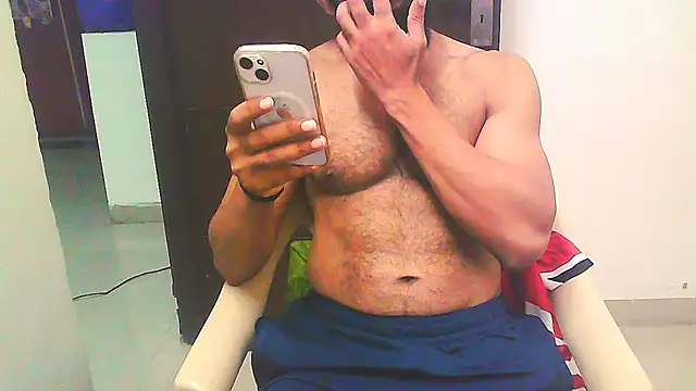 Snapshot of Vbestshow chatting on 10/13/25, 06:57 Vbestshow online show from 10/13/25, 06:57