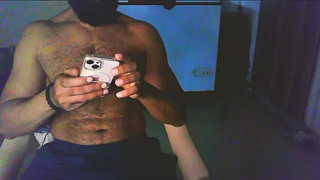 Snapshot of Vbestshow chatting on 10/25/25, 06:13 Vbestshow online show from 10/25/25, 06:13