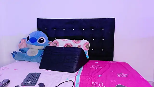 Snapshot of Blackrosse__ chatting on 04/16/26, 11:40 Blackrosse online show from 04/16/26, 11:40