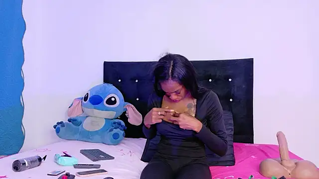 Snapshot of Blackrosse__ chatting on 04/17/26, 01:47 Blackrosse online show from 04/17/26, 01:47