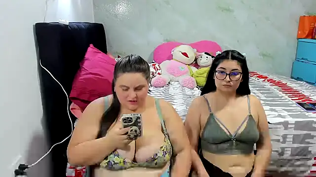 Snapshot of samybenson chatting on 12/03/25, 03:43 samybenson online show from 12/03/25, 03:43