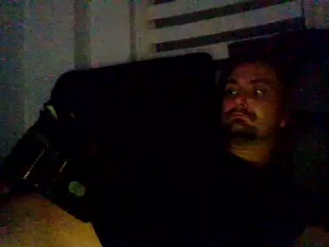 Snapshot of paulegaa@xh chatting on 11/01/25, 06:32 paulegaaxh online show from 11/01/25, 06:32