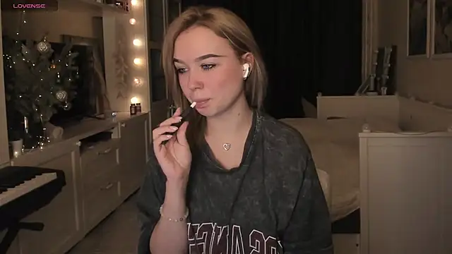 Snapshot of MaryDreaminess chatting on 01/05/25, 05:30 MaryDreaminess online show from 01/05/25, 05:30