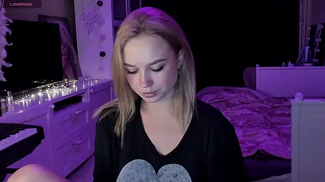 Snapshot of MaryDreaminess chatting on 03/06/25, 10:15 MaryDreaminess online show from 03/06/25, 10:15