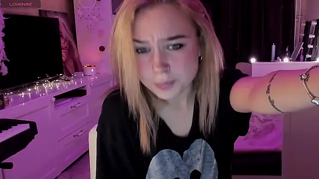 Snapshot of MaryDreaminess chatting on 03/22/25, 04:47 MaryDreaminess online show from 03/22/25, 04:47