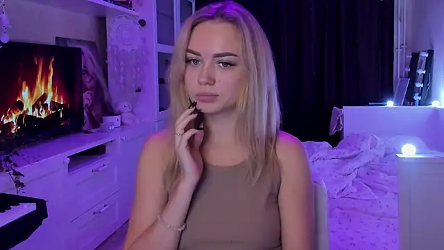 Snapshot of MaryDreaminess chatting on 10/11/25, 08:29 MaryDreaminess online show from 10/11/25, 08:29