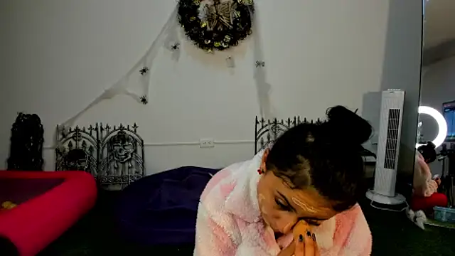 AbbyTaylorr online show from 10/01/25, 03:45