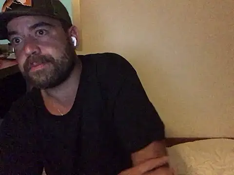 Snapshot of fuckerplayer1 chatting on 12/16/24, 02:05 fuckerplayer1 online show from 12/16/24, 02:05