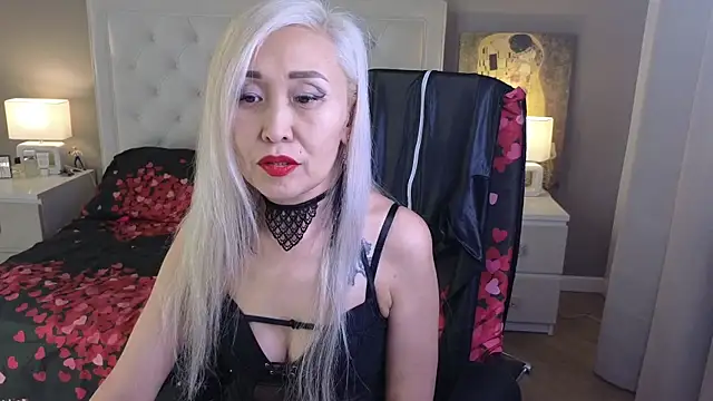 RoxalanaStar online show from 10/07/25, 08:50