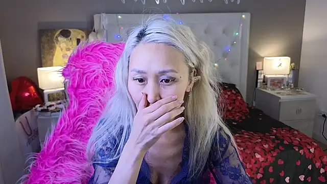 RoxalanaStar online show from 02/20/26, 10:21