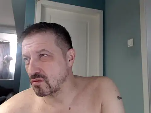 Snapshot of MisterFaithRO chatting on 04/21/26, 04:19 MisterFaithRO online show from 04/21/26, 04:19