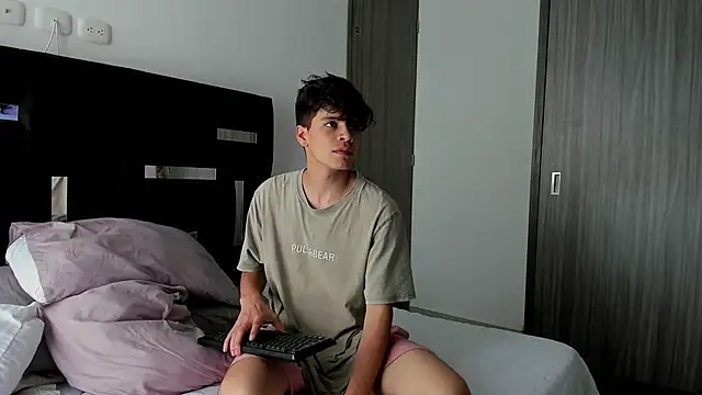 Dimitrixxx   online show from 02/06/25, 02:04