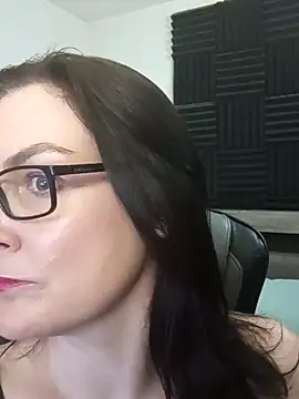 Snapshot of DesreRose chatting on 04/27/26, 08:29 DesreRose online show from 04/27/26, 08:29