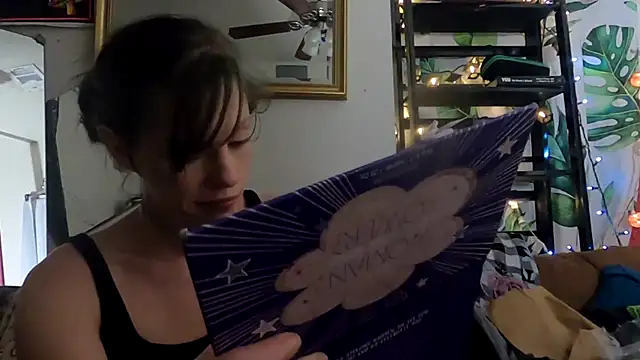 Snapshot of TheDaisyChaos chatting on 10/05/25, 11:52 TheDaisyChaos online show from 10/05/25, 11:52